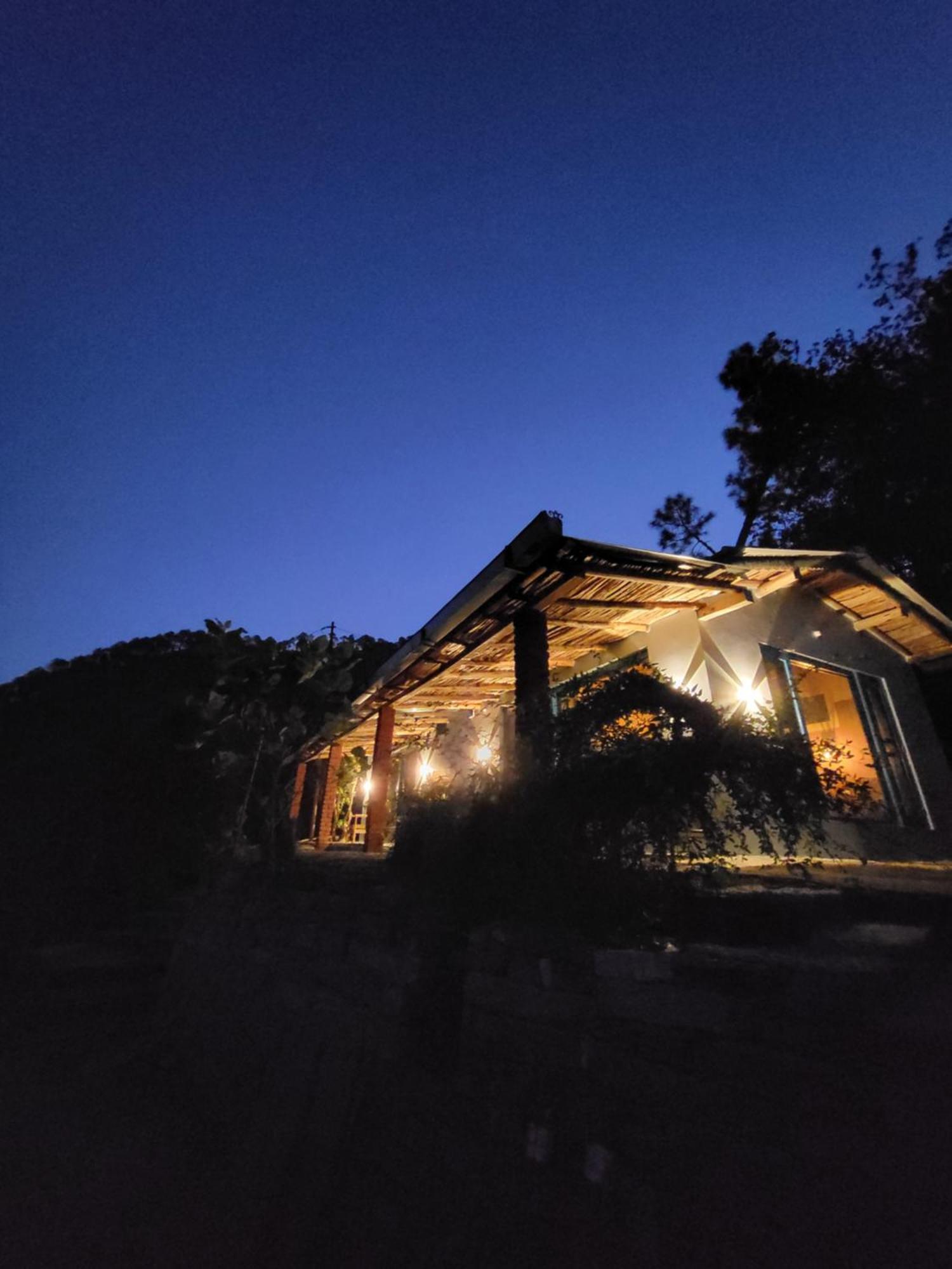 Zen Oaks Appartement Almora Buitenkant foto